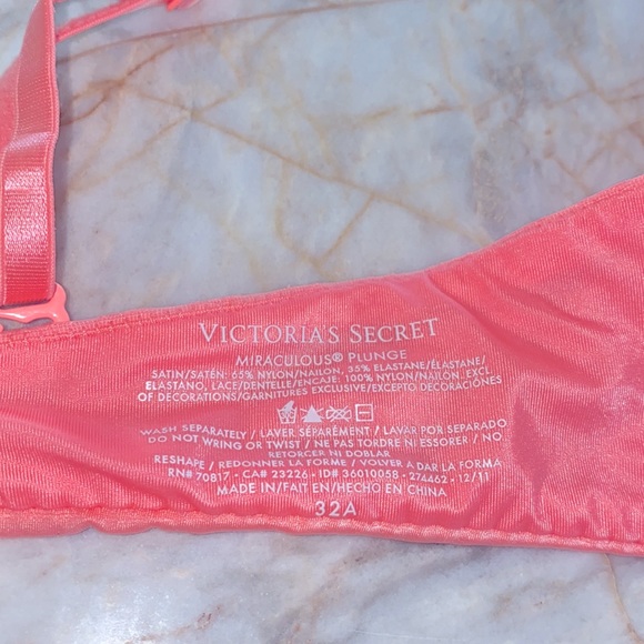 32А Victoria's Secret Bombshell Miraculous Push Up Bra -Adds 2 Cup Sizes - Picture 5 of 8